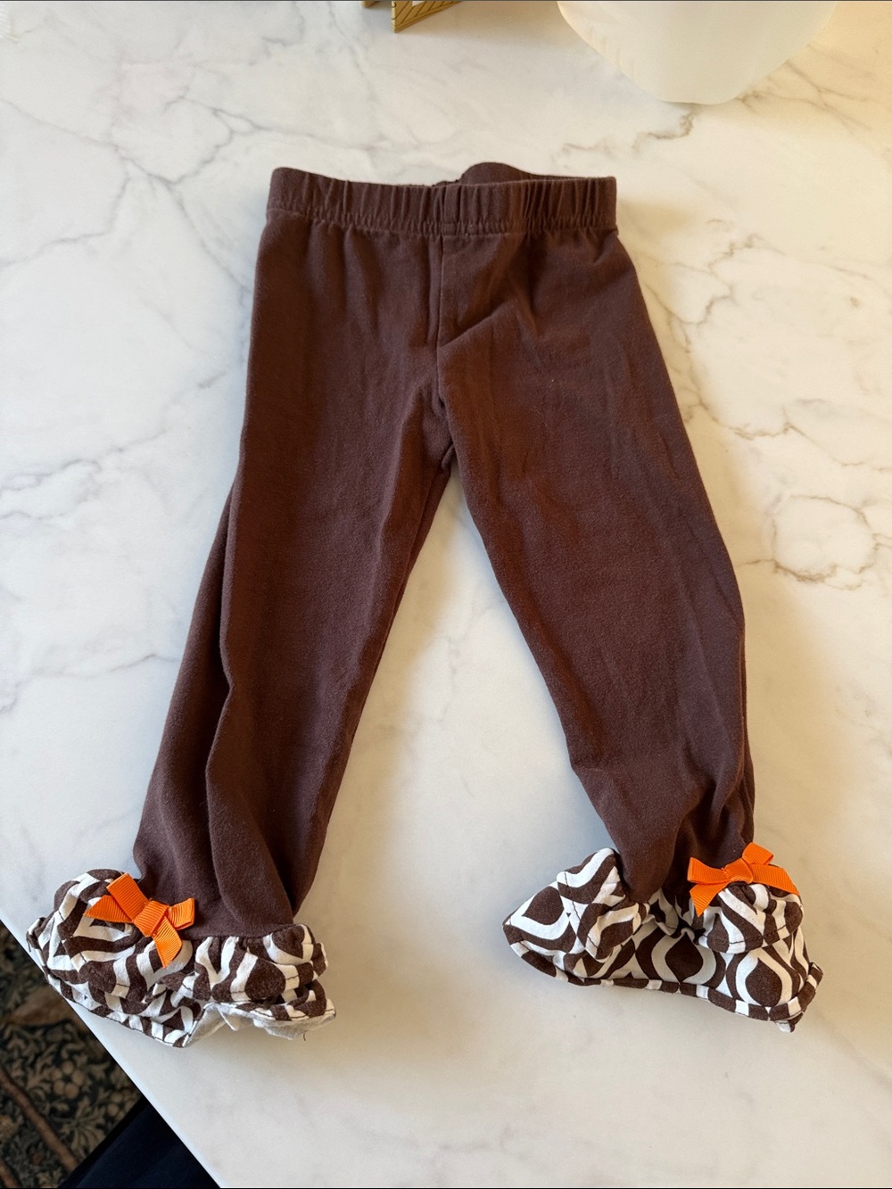Emily rose Girls' Brown Ruffle Hem Leggings with Accent Bows 2t
